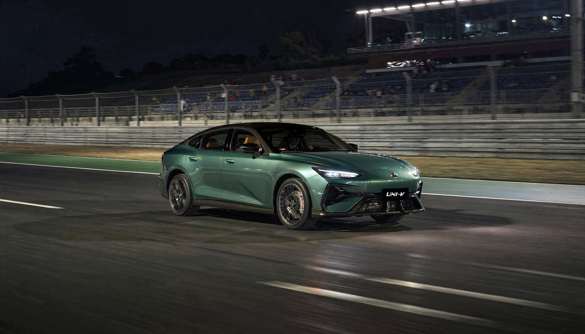 Changan UNI-V Sport выйдет в продажу в максимальной комплектации