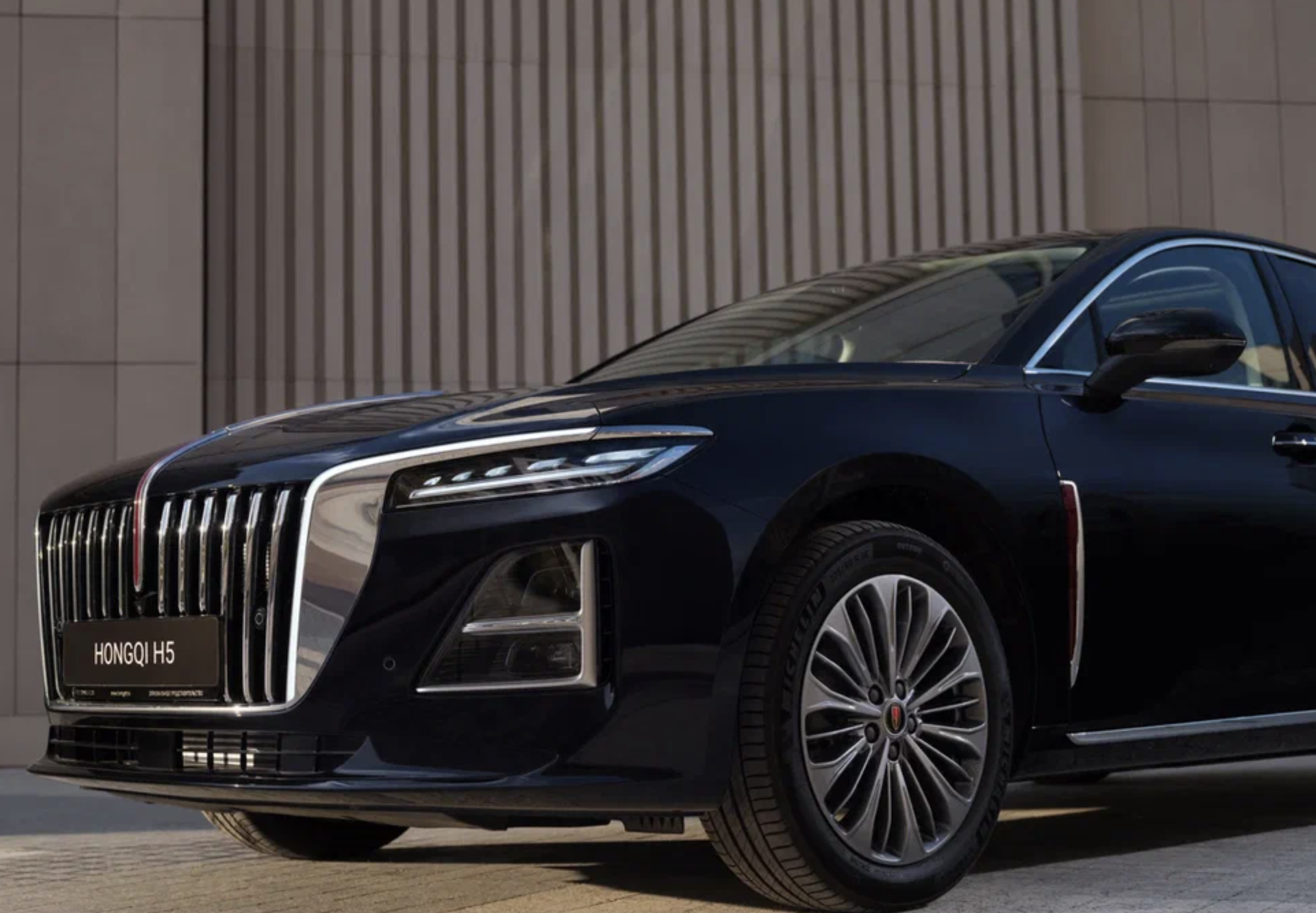 Hongqi H5 выходит в продажу в обновленной версии 